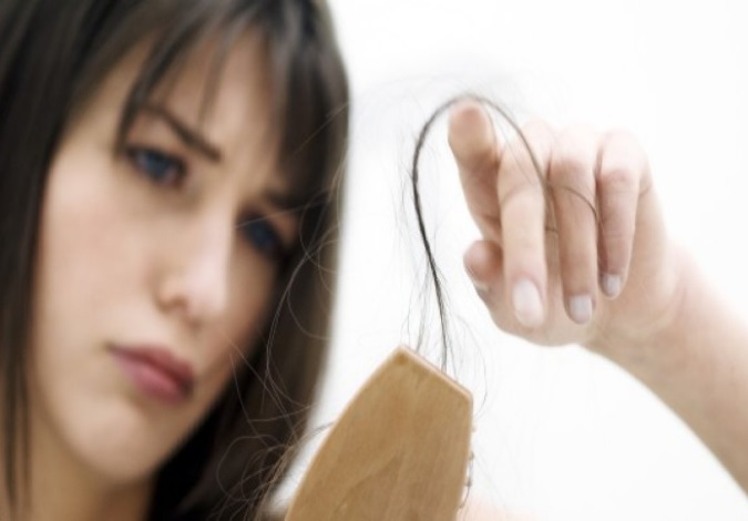 Kadınlarda Saç Dökülmesi Sorunu